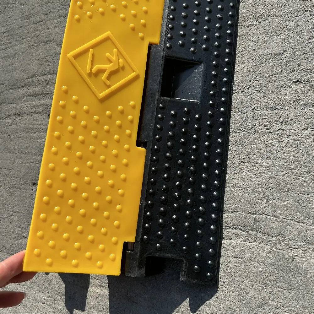 Outdoor Rubber Cable Bridges Cable Ramps Roadway Products