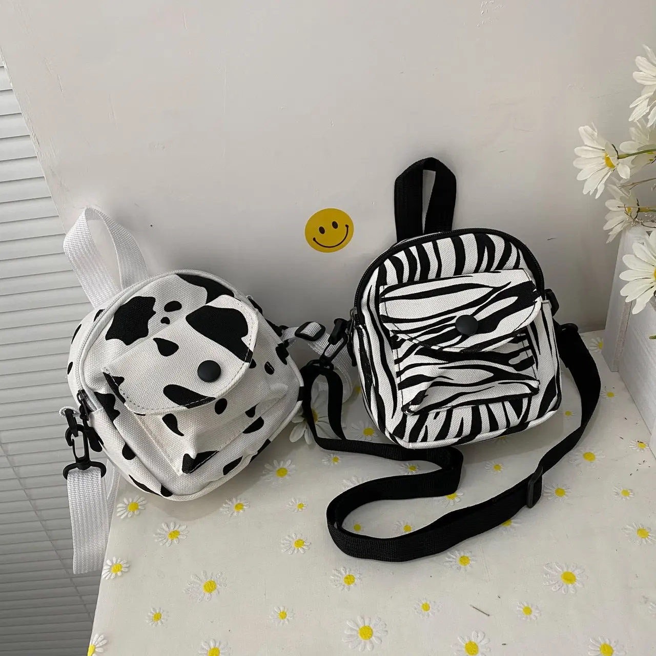 Wholesale Cute cow pattern small bag female 2023 new girl student mobile phone bag slung canvas bag