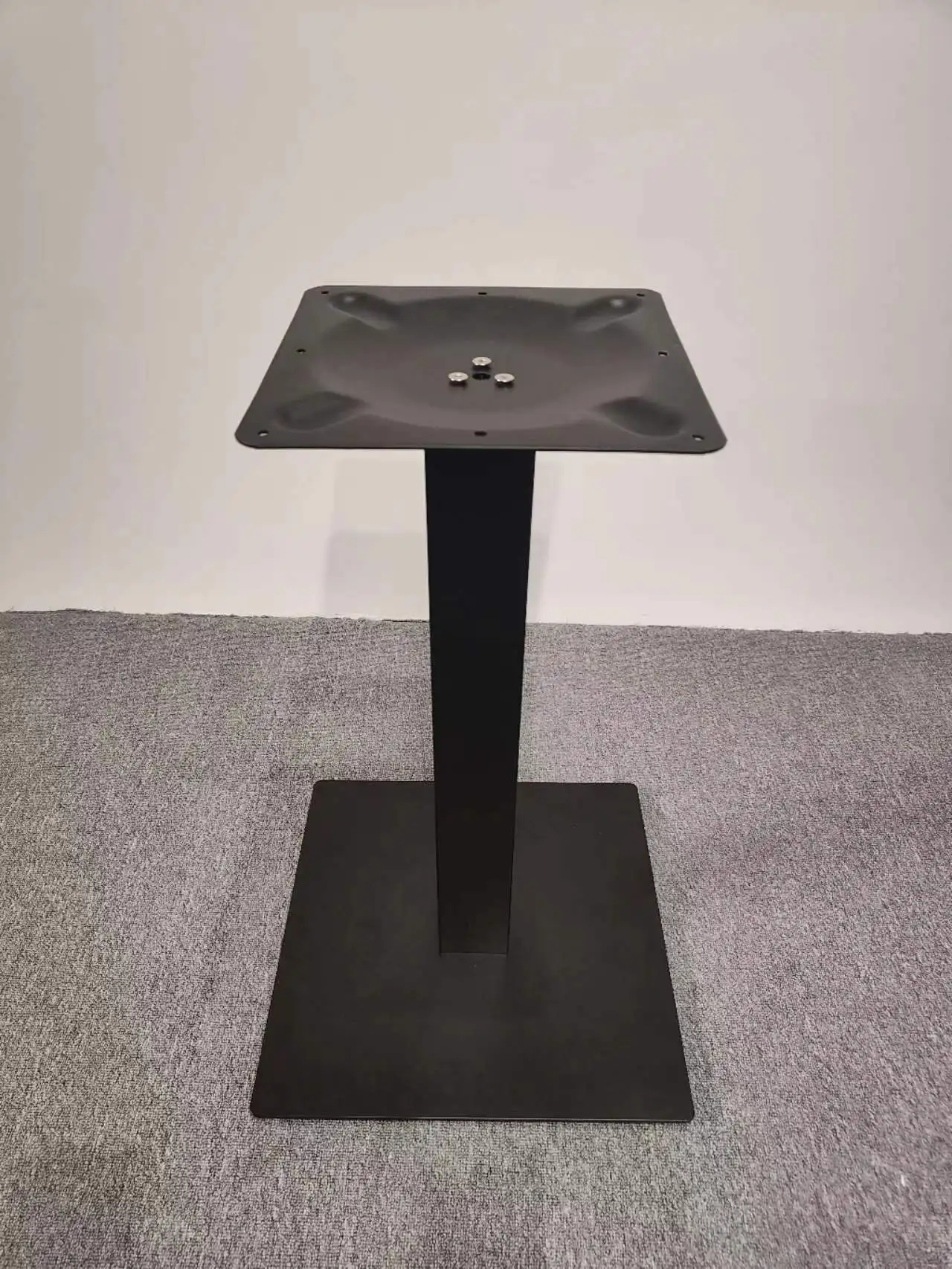 Modern Metal Restaurant Dining Tables and Chairs Furniture Set for Outdoor Hotel Living Room Hall Park Use