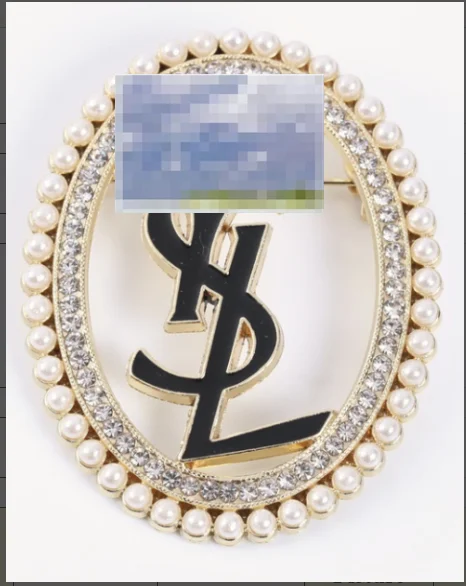 Женская брошь в винтажном стиле