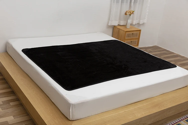  Customize soft flannel black blanket for couch with hemming