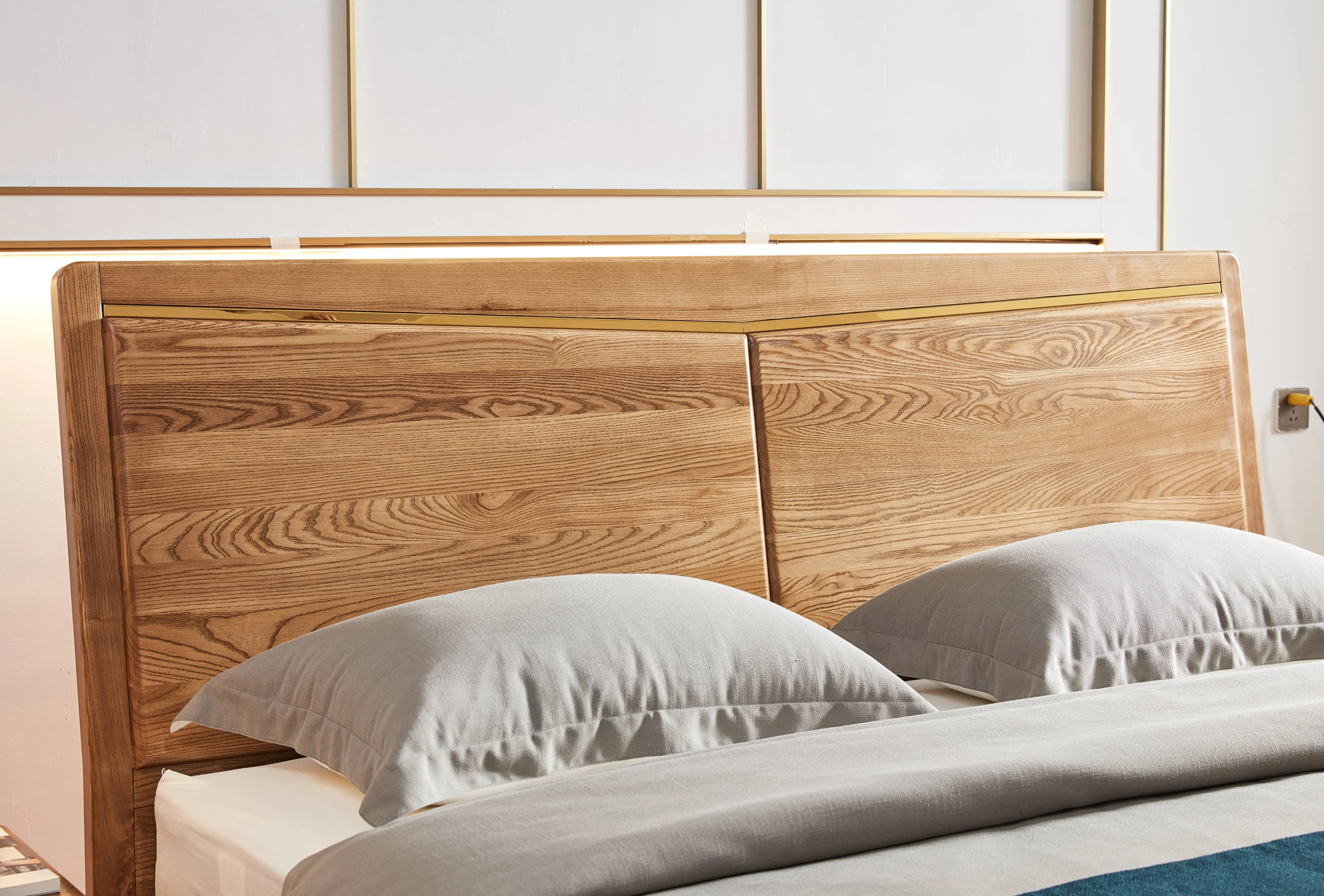 Modern Bedroom Furniture Simple Design Wooden Bed Metal or wooden legs solid wood bed