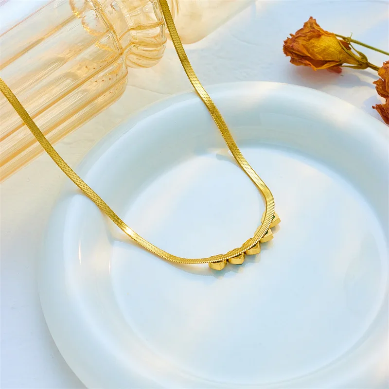 Simple light luxury high sense emerald love zircon accessories snake bone necklace set