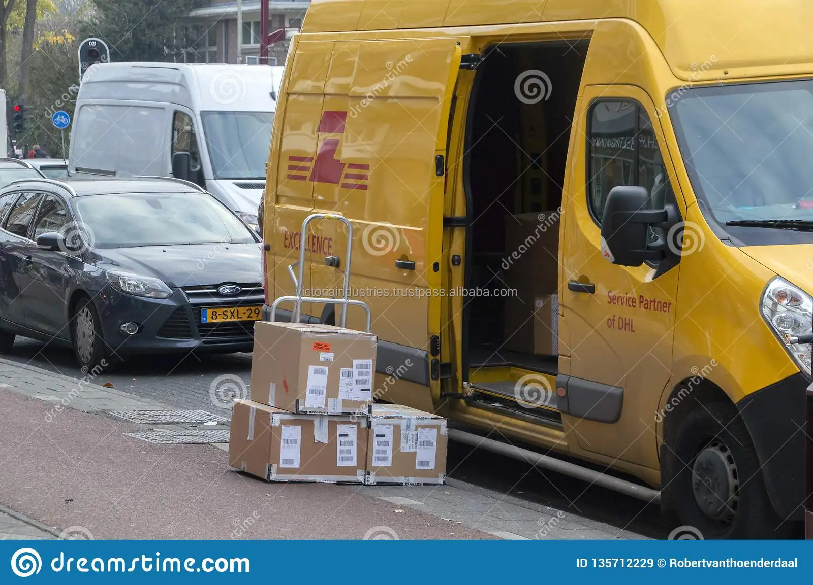 dhl-package-com.jpg