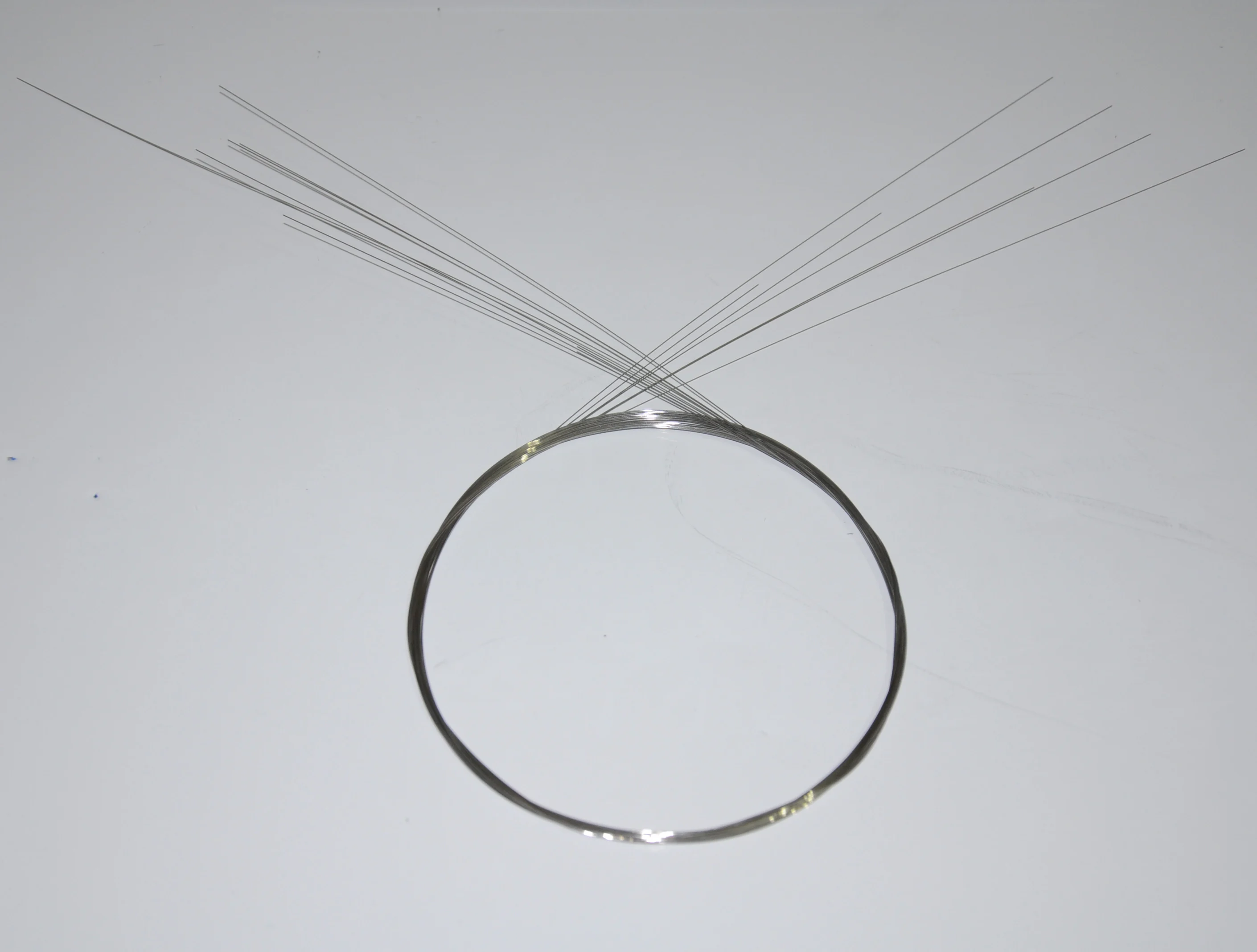 Synchronous rotating wire hemostatic clip snare for medical digestive medicine