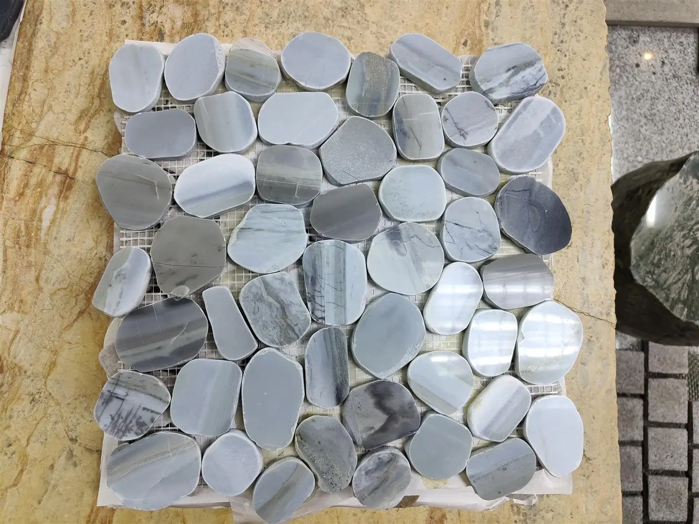 High Quality Landscaping Natural Black Pebbles Stone Floor Mat Meshed Ready Tiles Sheet 30x30