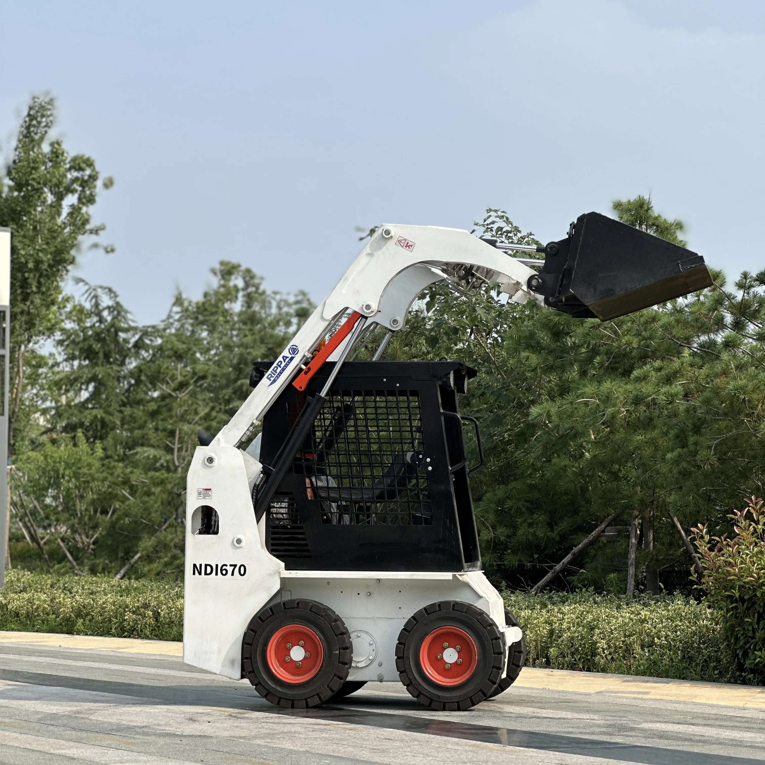 Мини-гусеничный погрузчик