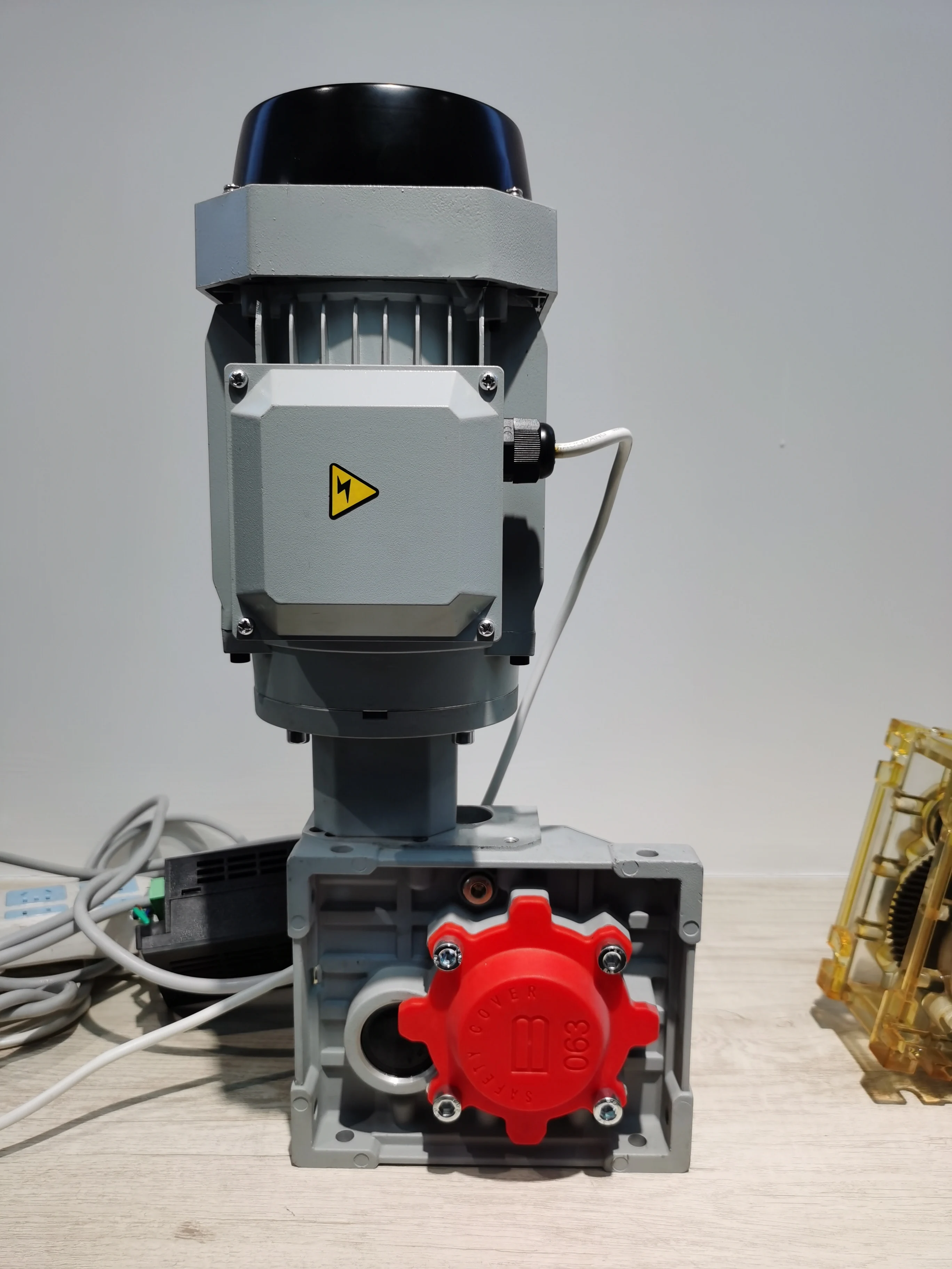 KINGEAR Hypoid gear reducer Flange Mounted hypoid gear motor reductor for dough mixers