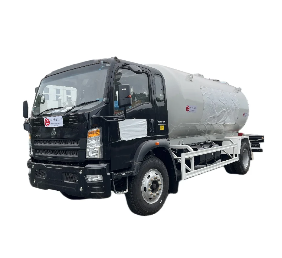 CRRC produce HOWO 4x2 6 Wheel Bobtail LPG Truck 15M3 15000L 7.5T 7.5Tons LPG bobtail truck For Filling LPG Gas Cylinders on sale