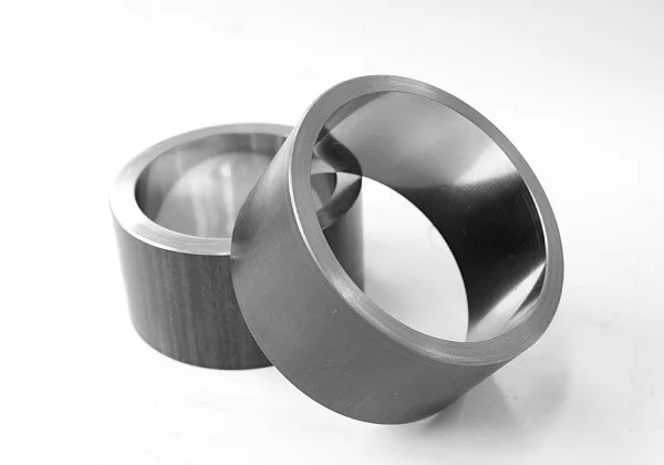 Бесшовная титановая труба с толстыми стенками большого диаметра