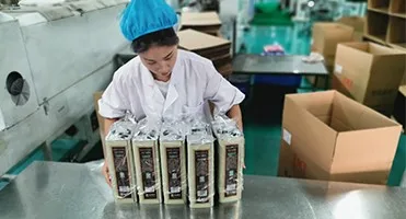 DADI Custom Design Christmas Candy Tin Can Food Grade Metal Cylindrical Gift Box with Handle for Cake & Cookie Packaging