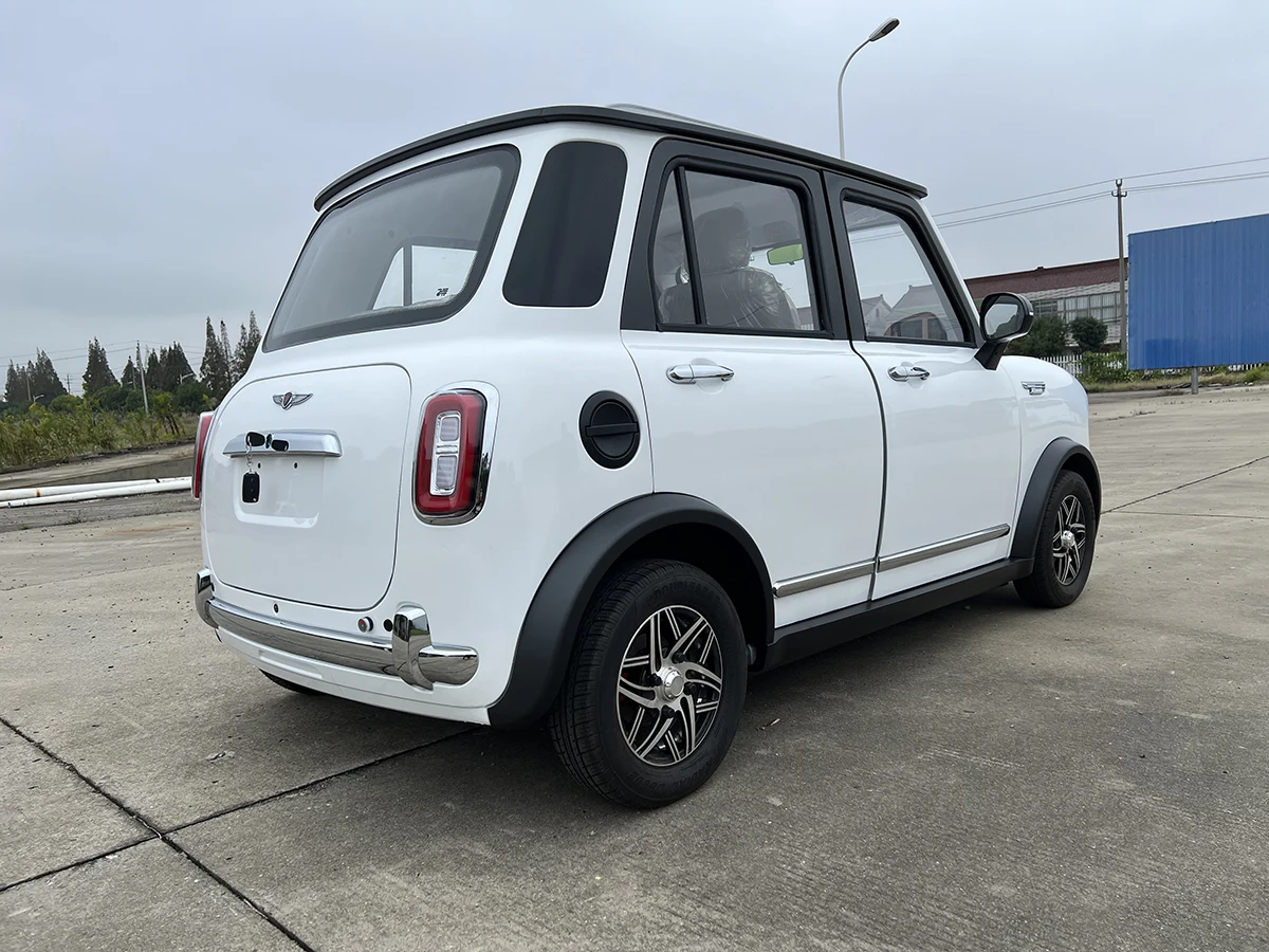 Chinese new ev cars small mini elderly 4 wheel electric ev cars for adults made in China