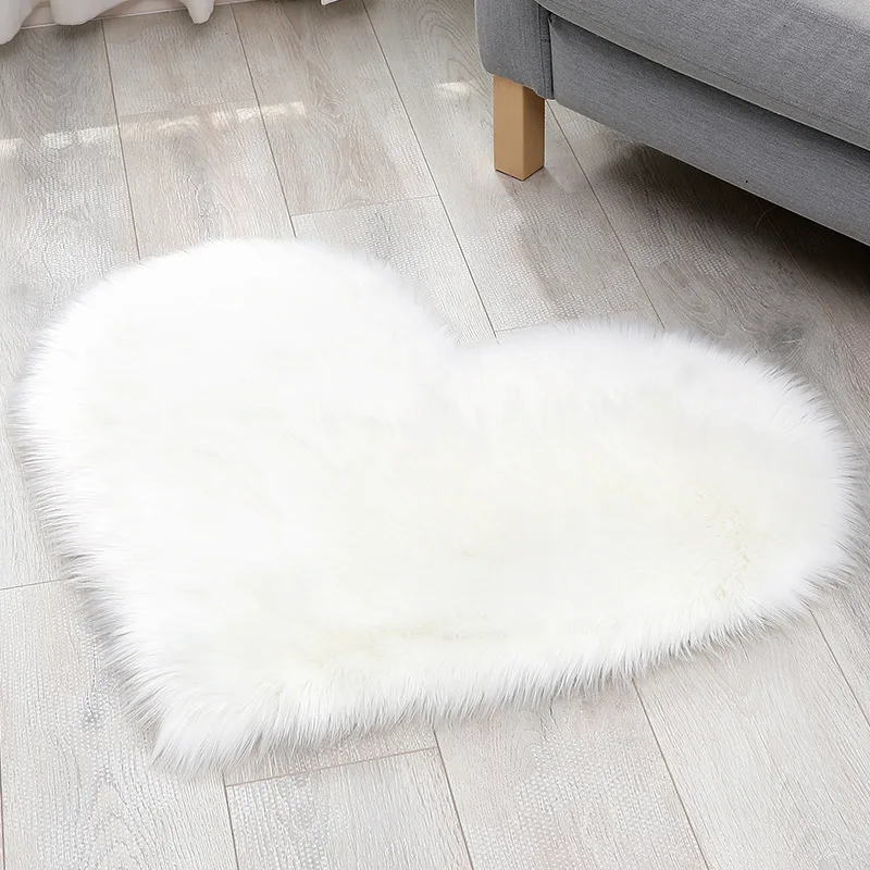 Factory Super Soft Plush Fabric Heart Shaped Faux Sheepskin Indoor White Carpet Fluffy Faux Fur Rug For Living Room
