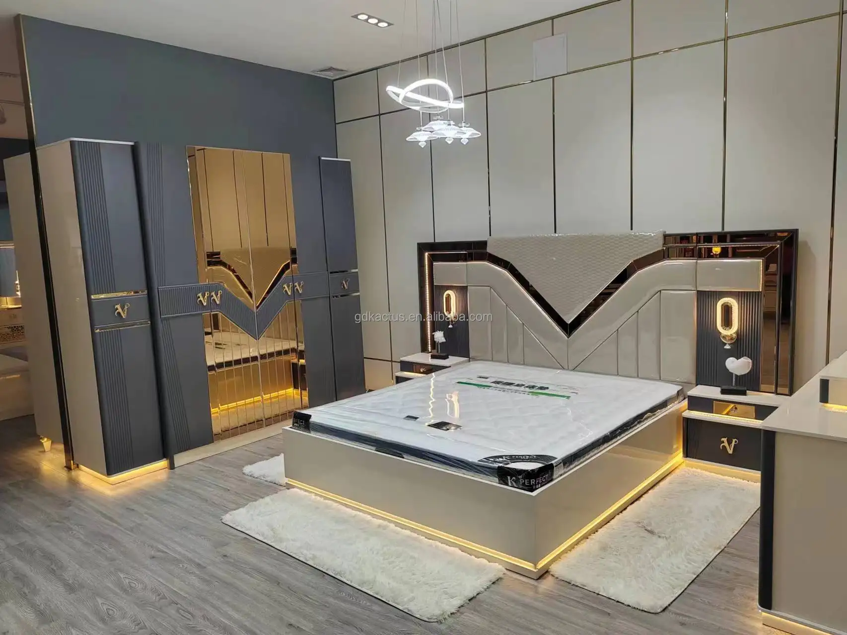 2024 luxury king size mirror headboard elegant bedroom furniture set classic luxury royal classic home bedroom furniture