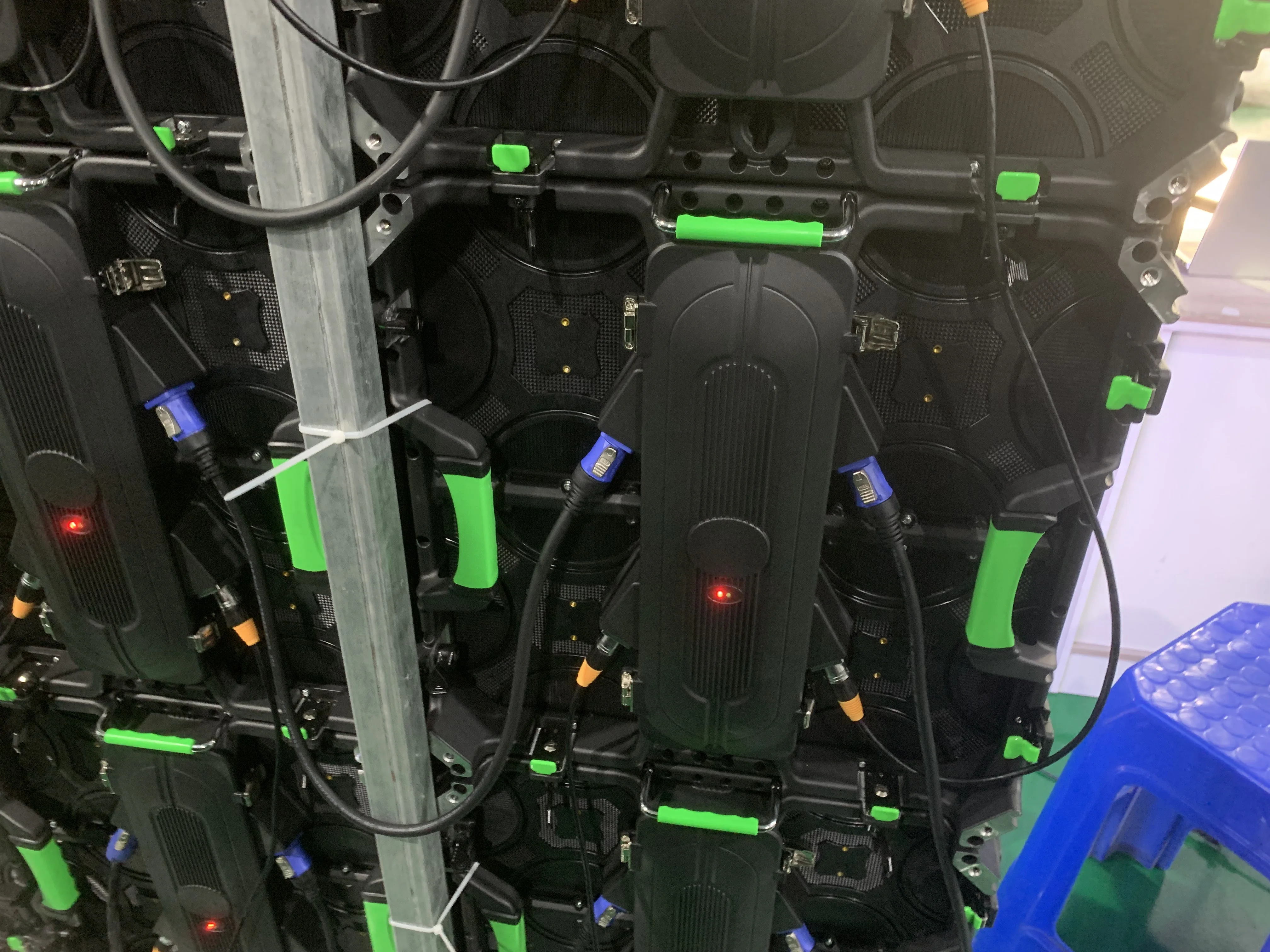 P3.91 Rental LED Display Panel 500x500mm Seamless Splicing High-Resolution Video Wall for Trade Shows Stage Backdrops