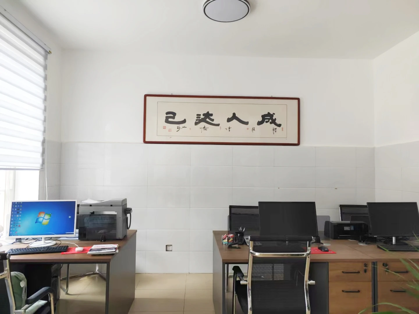 BR-F The Chinese factory produces elevating electric shaftless paper holders for corrugated board production lines