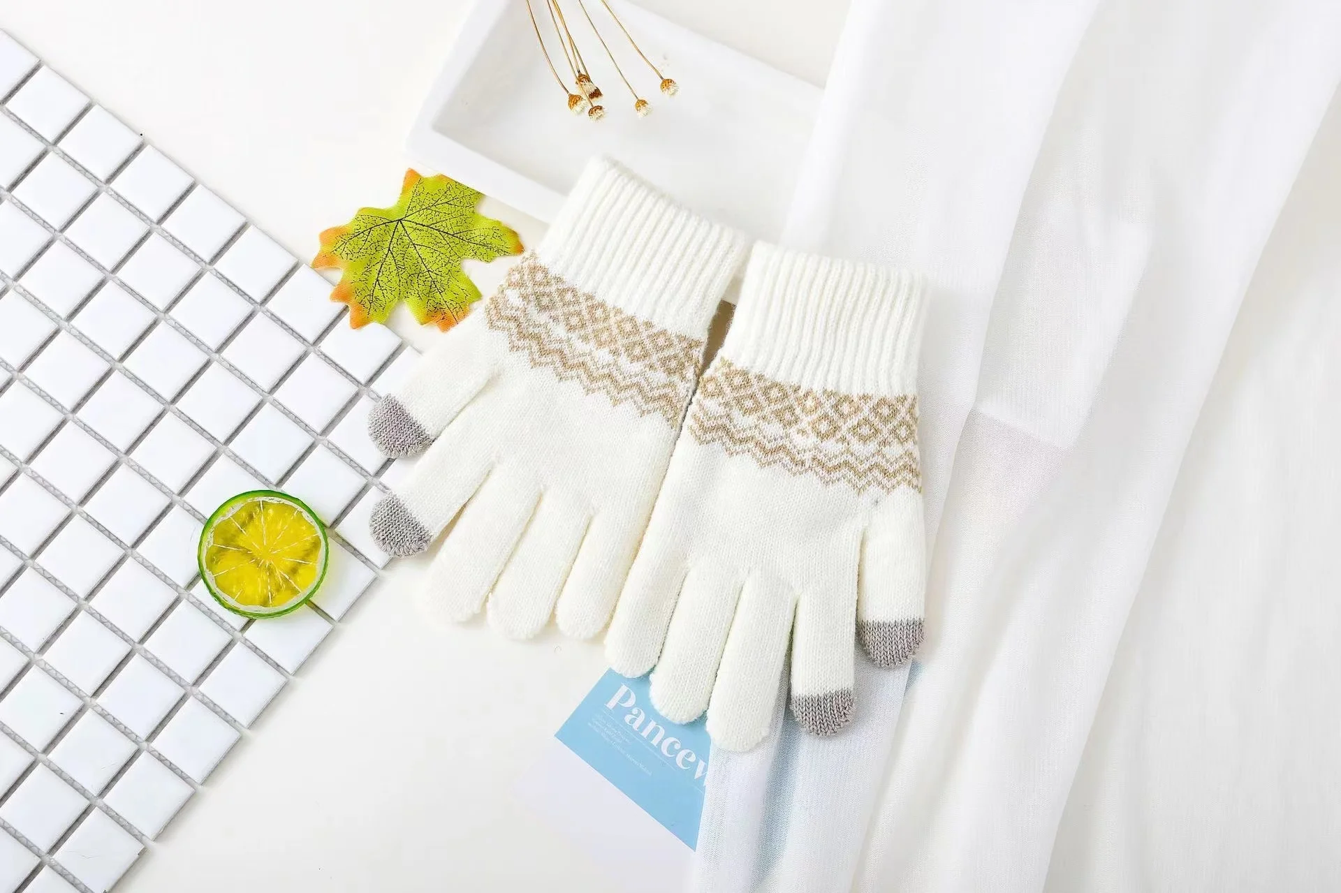 Customized Jacquard Windproof Touch Screen Winter Gloves Unisex Knitted Gloves