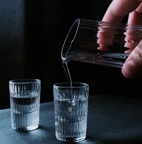 Vertical Baijiu cup set wine dispenser household small one mouth glass wine set sake bottle