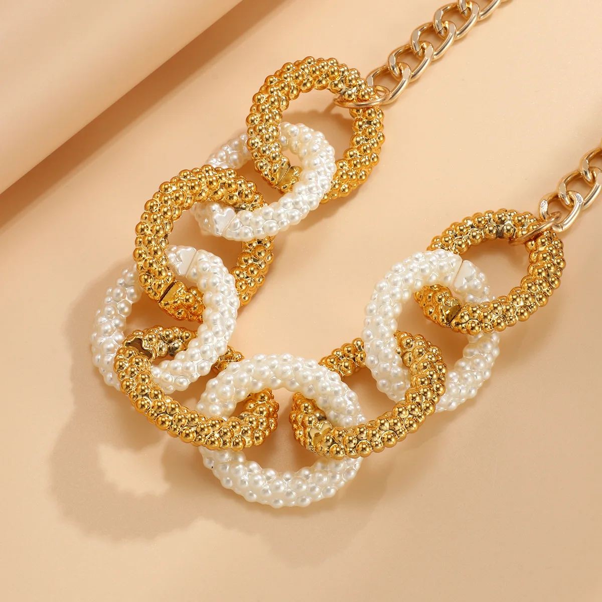 New Arrival Hot Sale Fashion Exaggerated Pockmarked Metal Buckle Personality Trend Aluminum Chain Necklace Jewelry Women