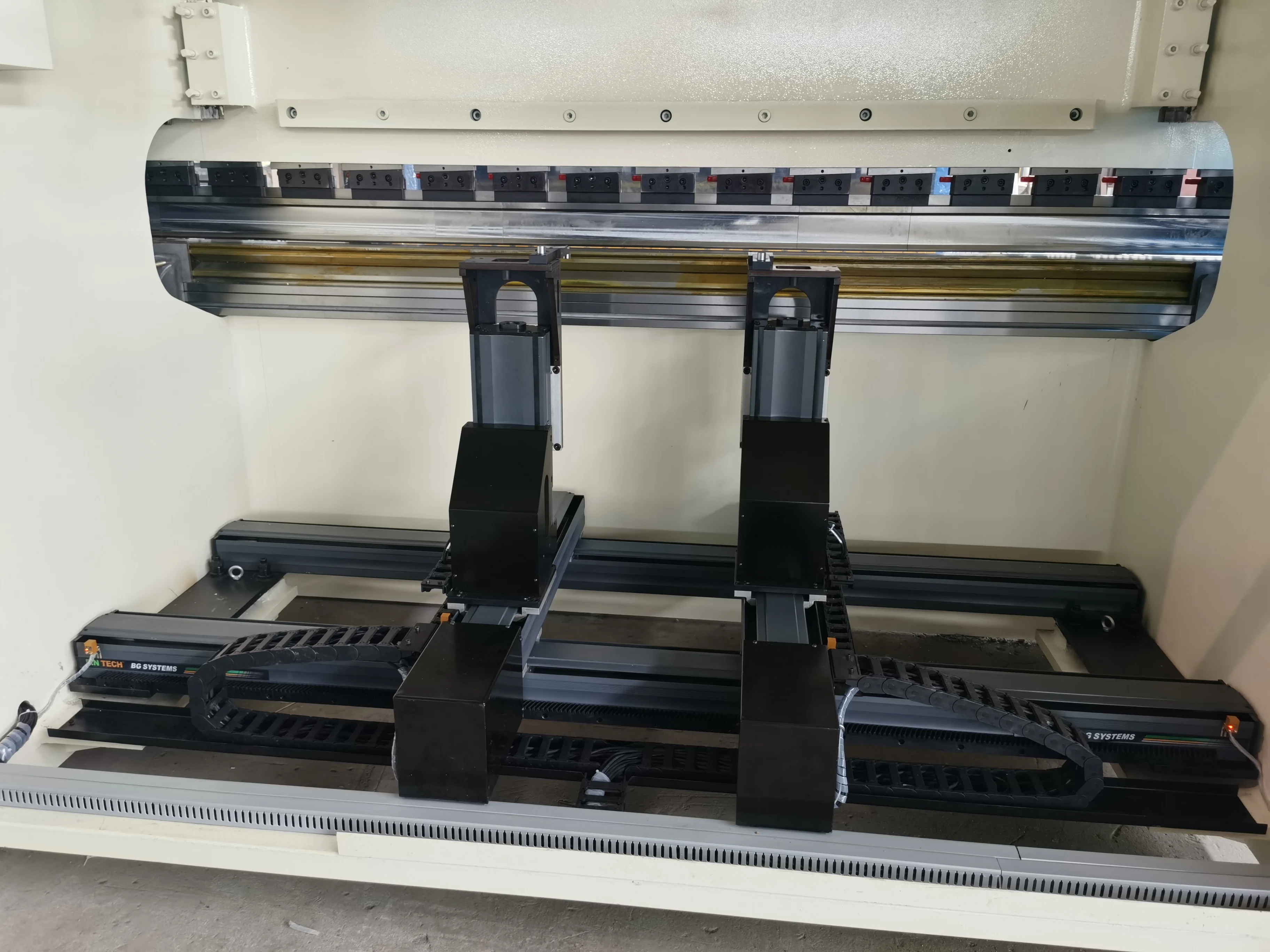  Китайский поставщик Автоматическая CNC DA66T система управления 8 + 1 Ось WE67K-160T/3200 гибочная машина для