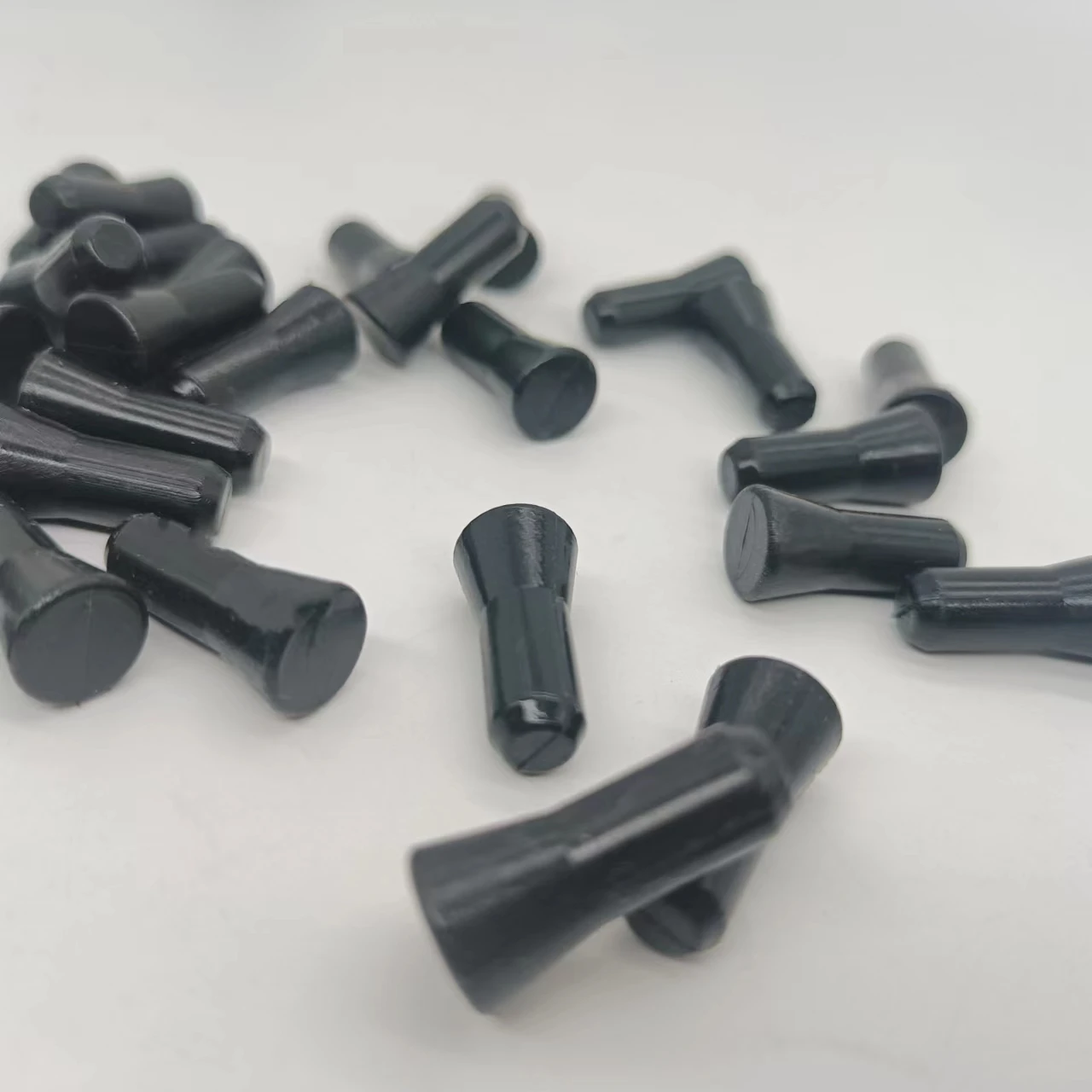 Rubber plugs, rubber products, rubber protective plugs