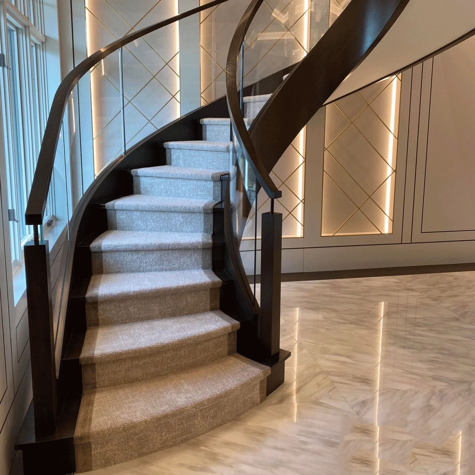 High Quality Modern Indoor Curved Staircase Interior ceramic stair step curved Stairs with Glass Railing stairs for small houses