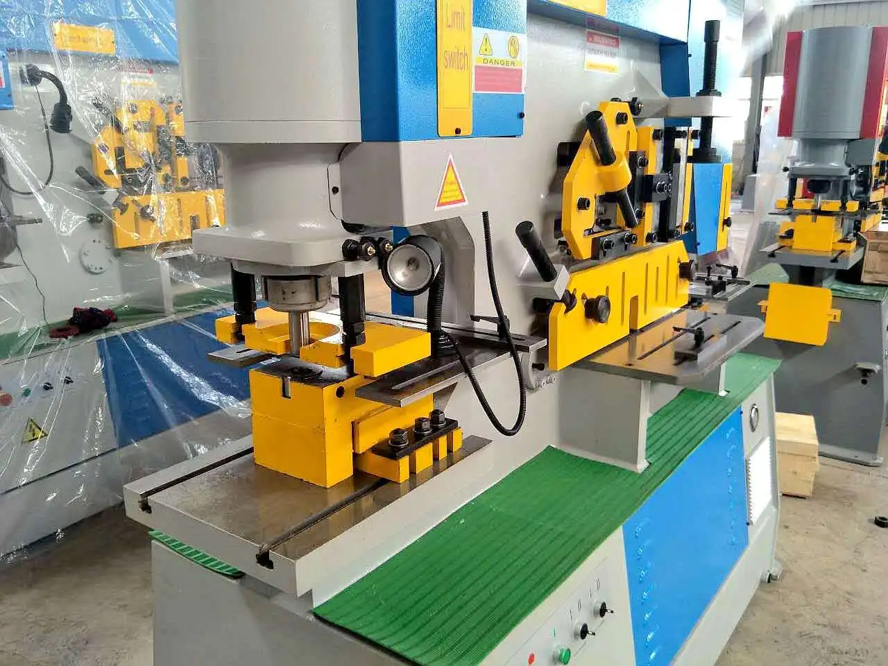 2021 the  suitable price Q35Y-30 Anhui Zhongyi cnc hydraulic ironworker