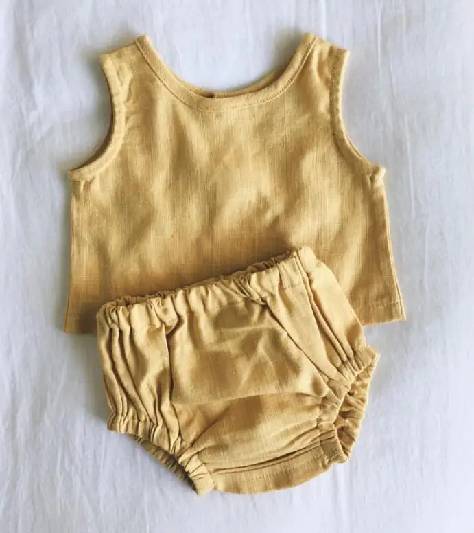 New soft yellow two pieces baby cotton and linen clothes sets top tshirt & shorts 2pcs set