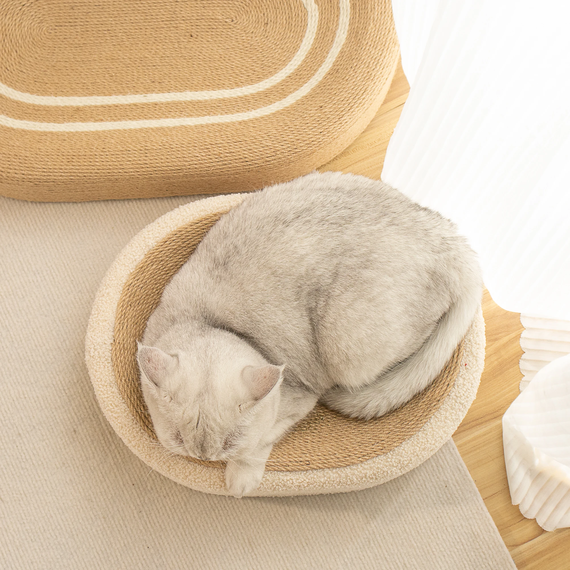 Wholesale Modern Oval Sisal Cat Scratcher Bed Plush Cat Tree for Indoor Cats with Grinding Claw Hot Sale