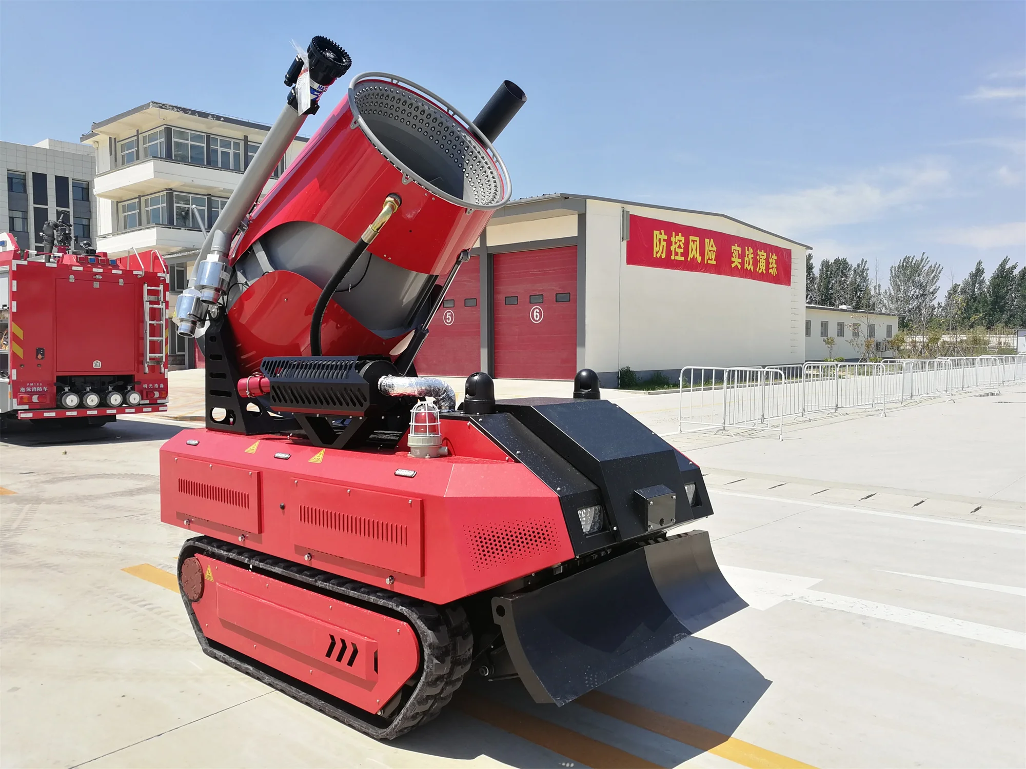Professional Automatic Water Monitor Fire Fighting Crawler Heavy Equipment Intelligent Robot