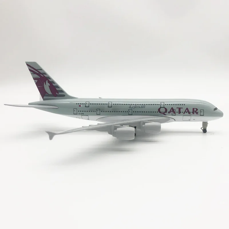 1/400 модель самолета Qatar Airways A380 18 см