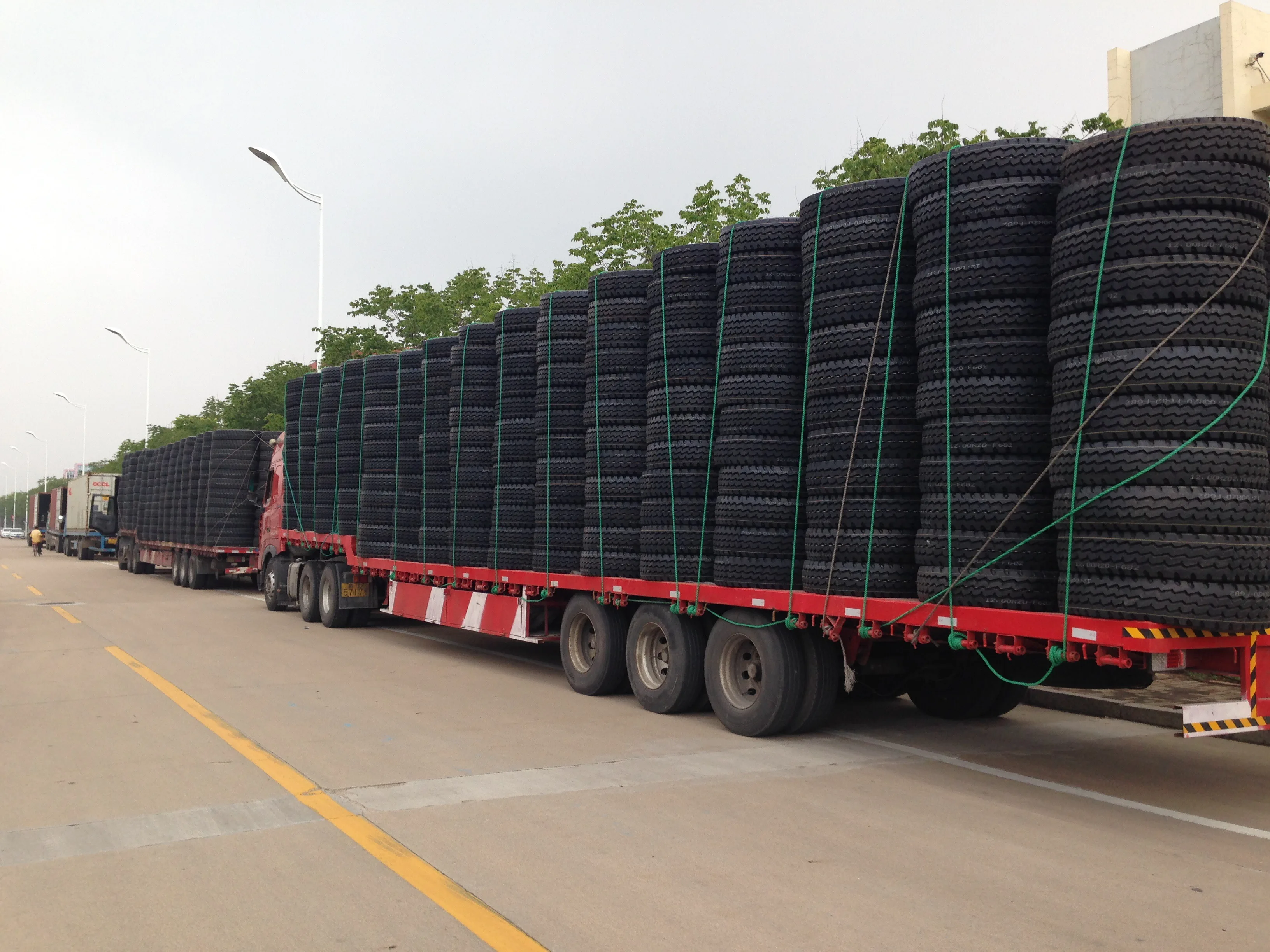 Truck Bus Tyre 11R22.5  All steel Radial tire  Latest Design Directional Pattern