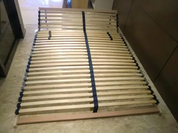 plastic insertion part to hold bed slat