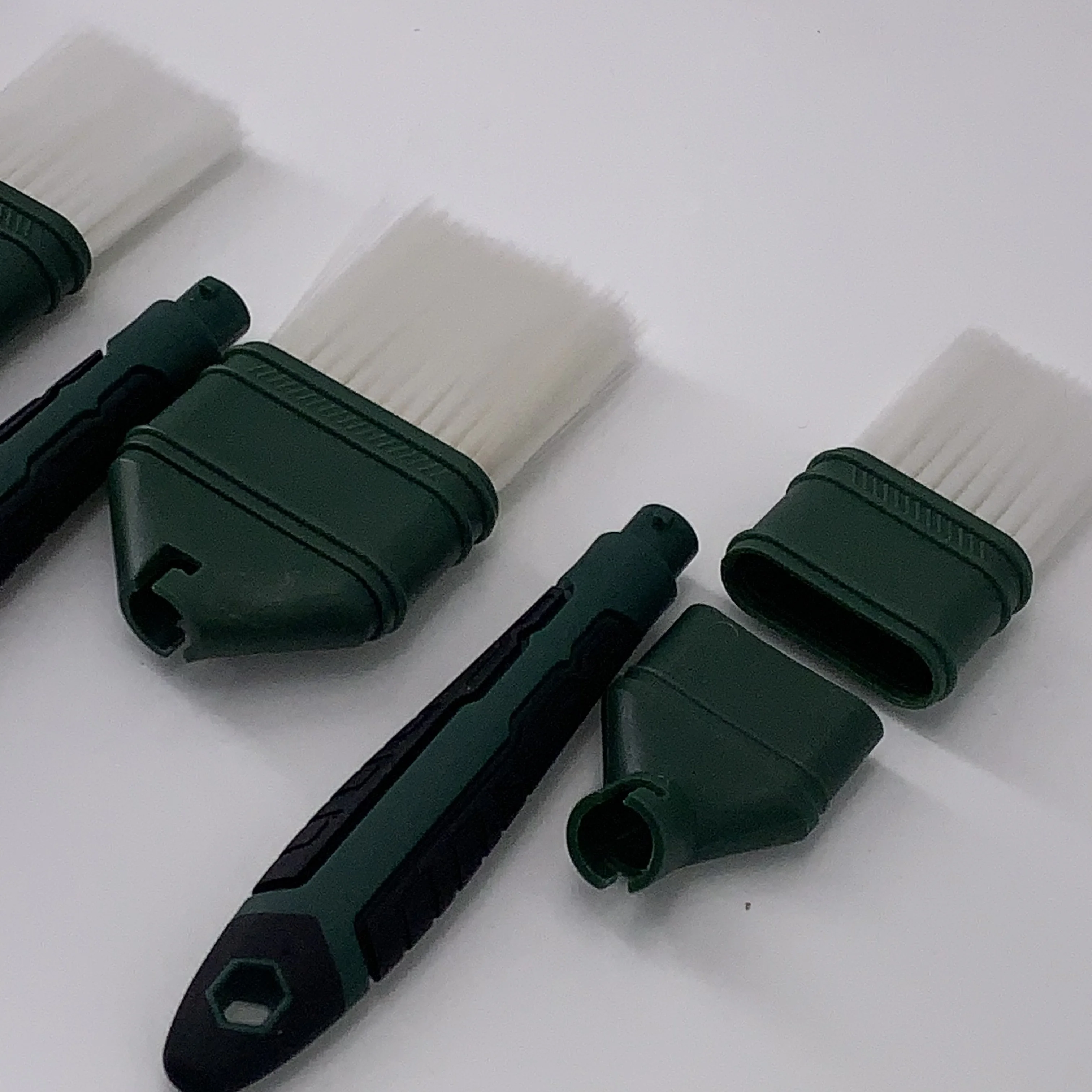High Quality Removable Rubber Handle PET Bristle Paint Brush Green Bend or Round Head Paint Brush