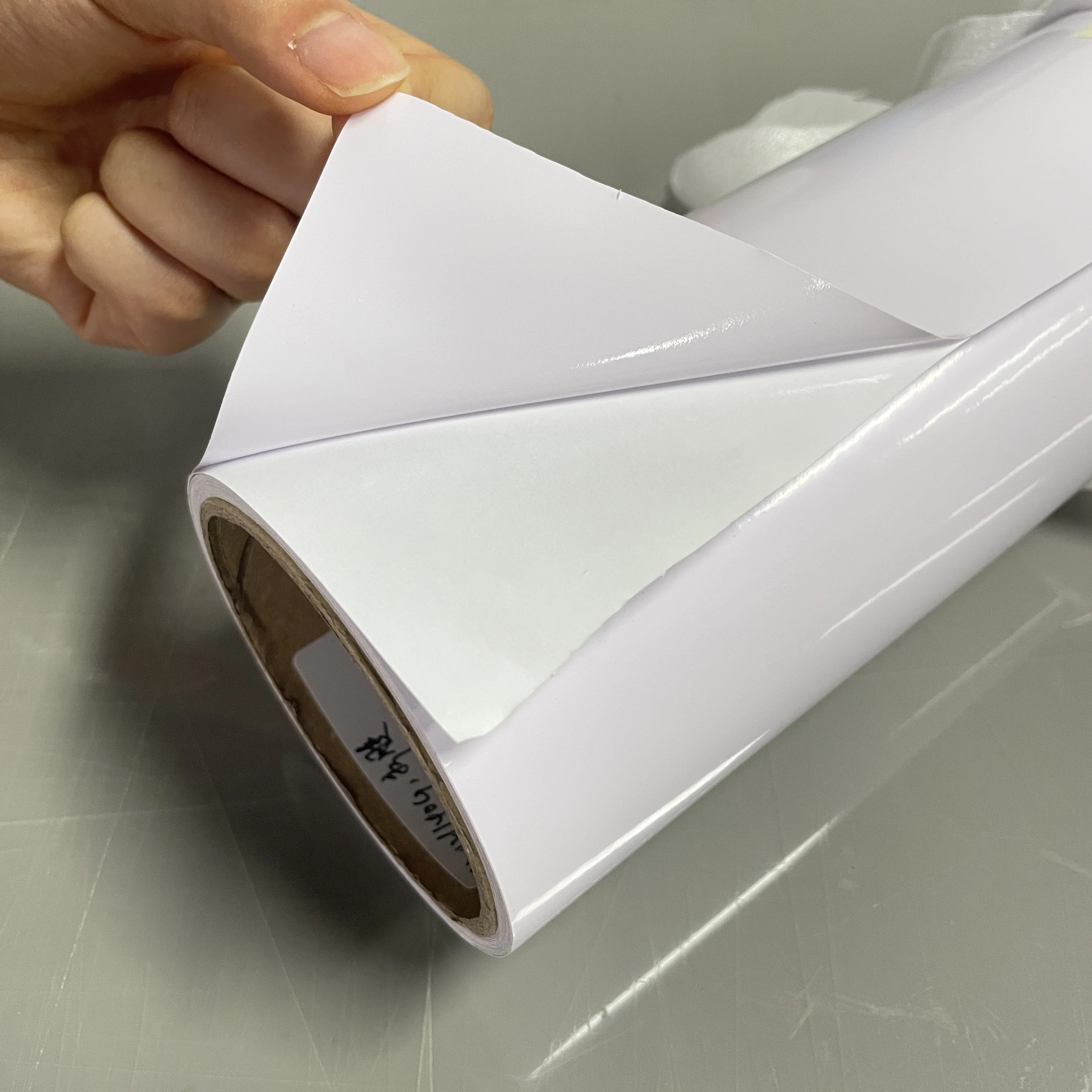 Wholesale Vinyl Sticker Material Glossy Matte Printable White Self Adhesive Sticker Vinyl Roll