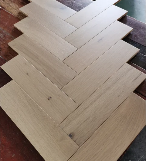 
IN STOCK! 10/3x70x280mm engineered oak herringbone flooring rustic grade 