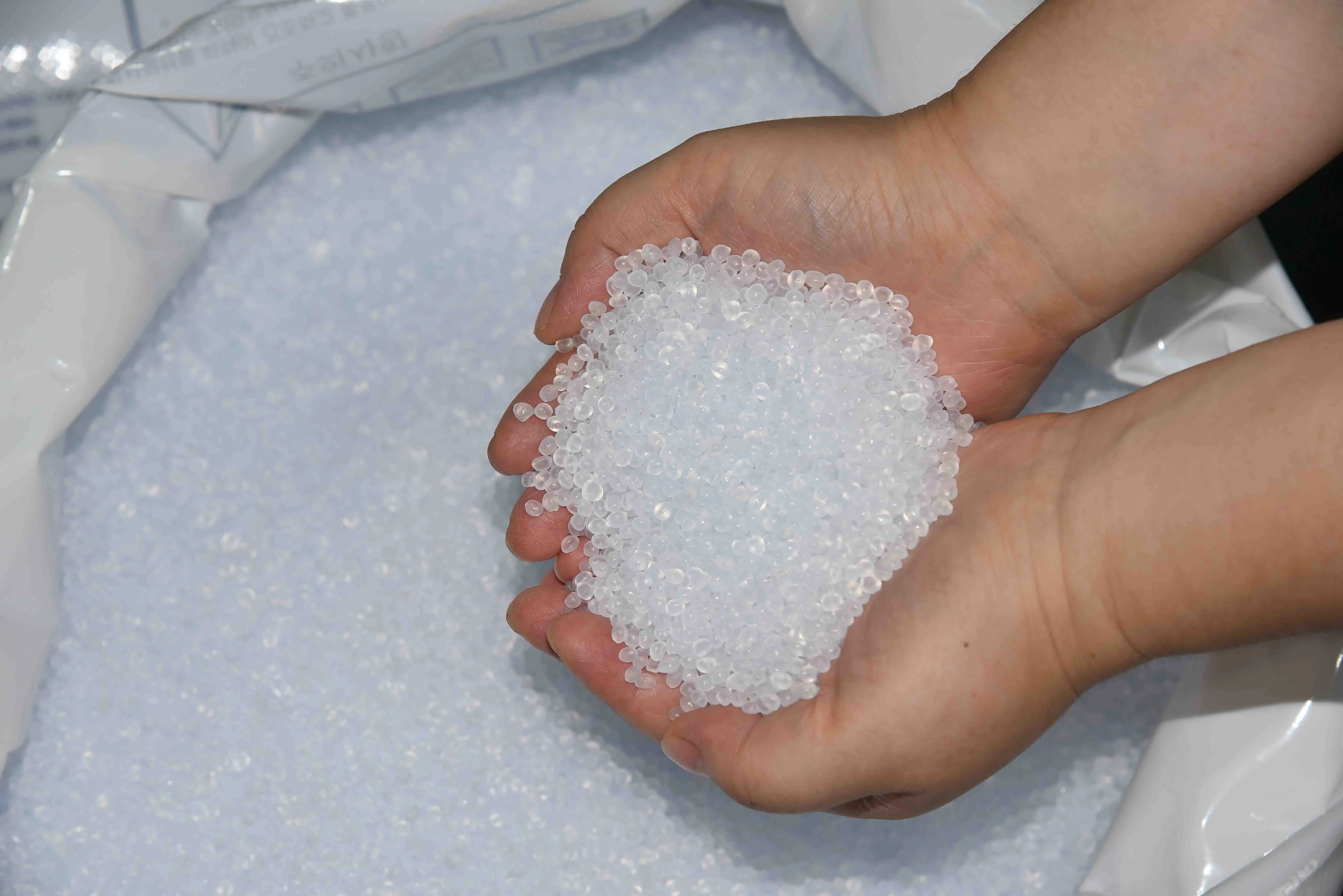 wholesale rounded soother  100% Food-grade Liquid Silicone baby real Gravity dolls feeder pacifier bpa free nibbler with