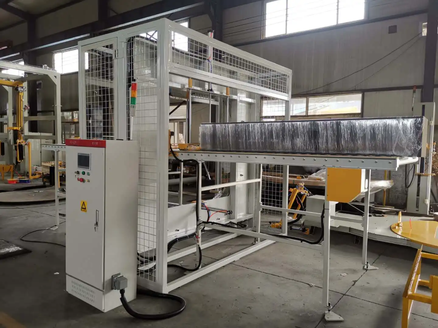 High performance horizontal shrink wrapping machines