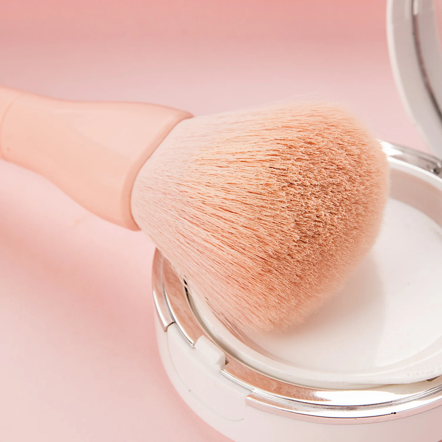 Оптовая продажа, Высококачественная профессиональная неоновая Кисть для макияжа 4 цветов, частная этикетка, Кисть для макияжа неонового цвета, косметическая кисть для теней