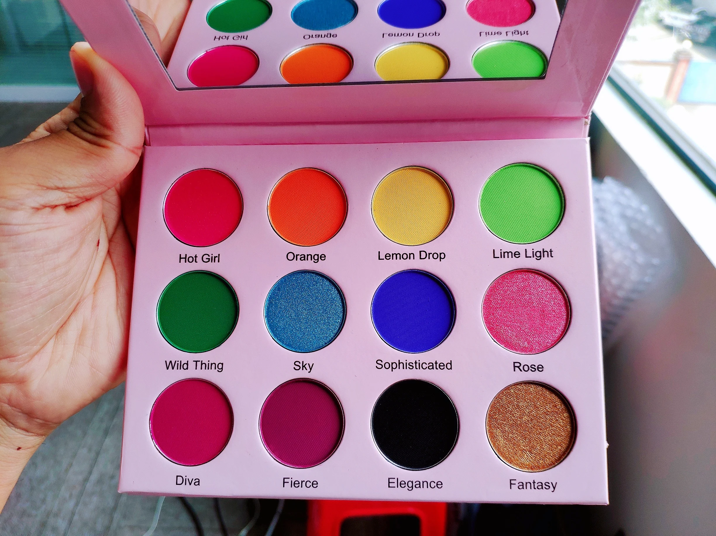 High Pigment No logo Eyeshadow Palette OEM 88 Shades Custom Color Eyeshadow Palette