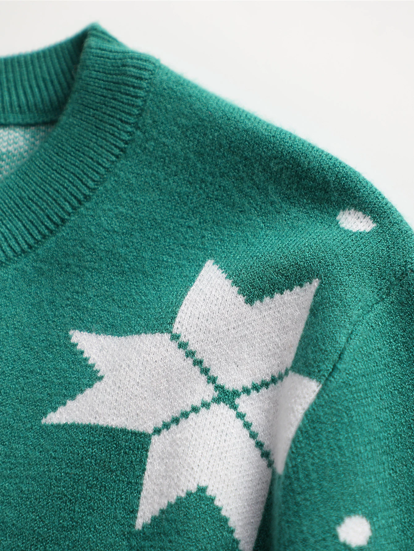 manufacturer OEM  Merry Christmas jacquard knitted sweater snowflakes long sleeves cable pullover