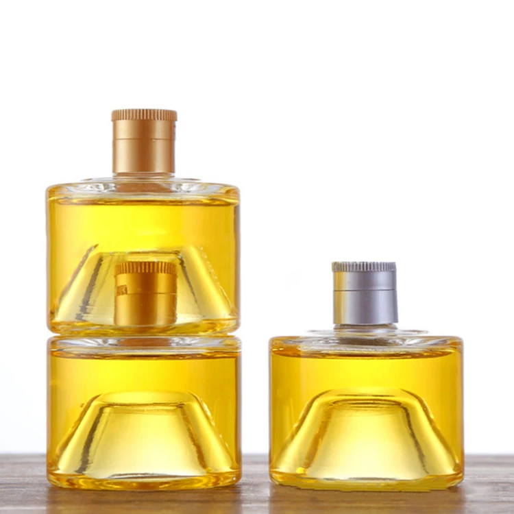 Wholesale 100ml Unique Shape Small Coffee Juice Beverage Liquor Empty Wine Glass Bottle with Lid