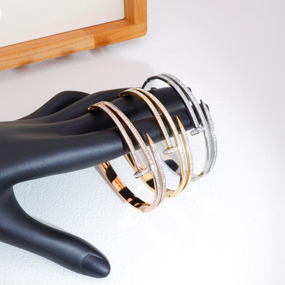 Wholesale Newest Minimalist Fashion 316l Jewelry Charm Nail Bracelet Stainless Steel Electroplating 18k Gold Bangle