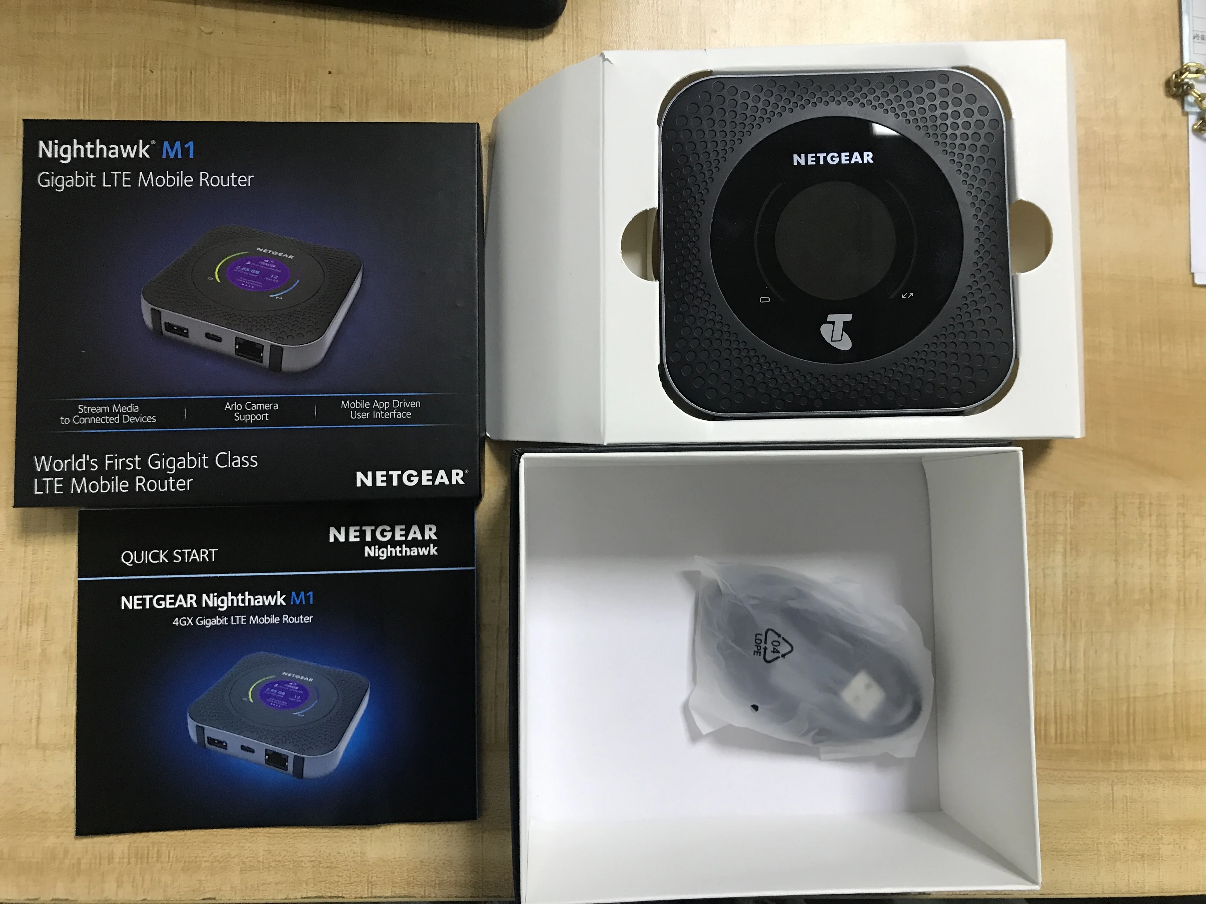 
2020 China Hot sale 4G Unlocked Netgear M1 Nighthawk MR1100 4G Gigabit Mobile Hotspot Cat16 WiFi Routers 