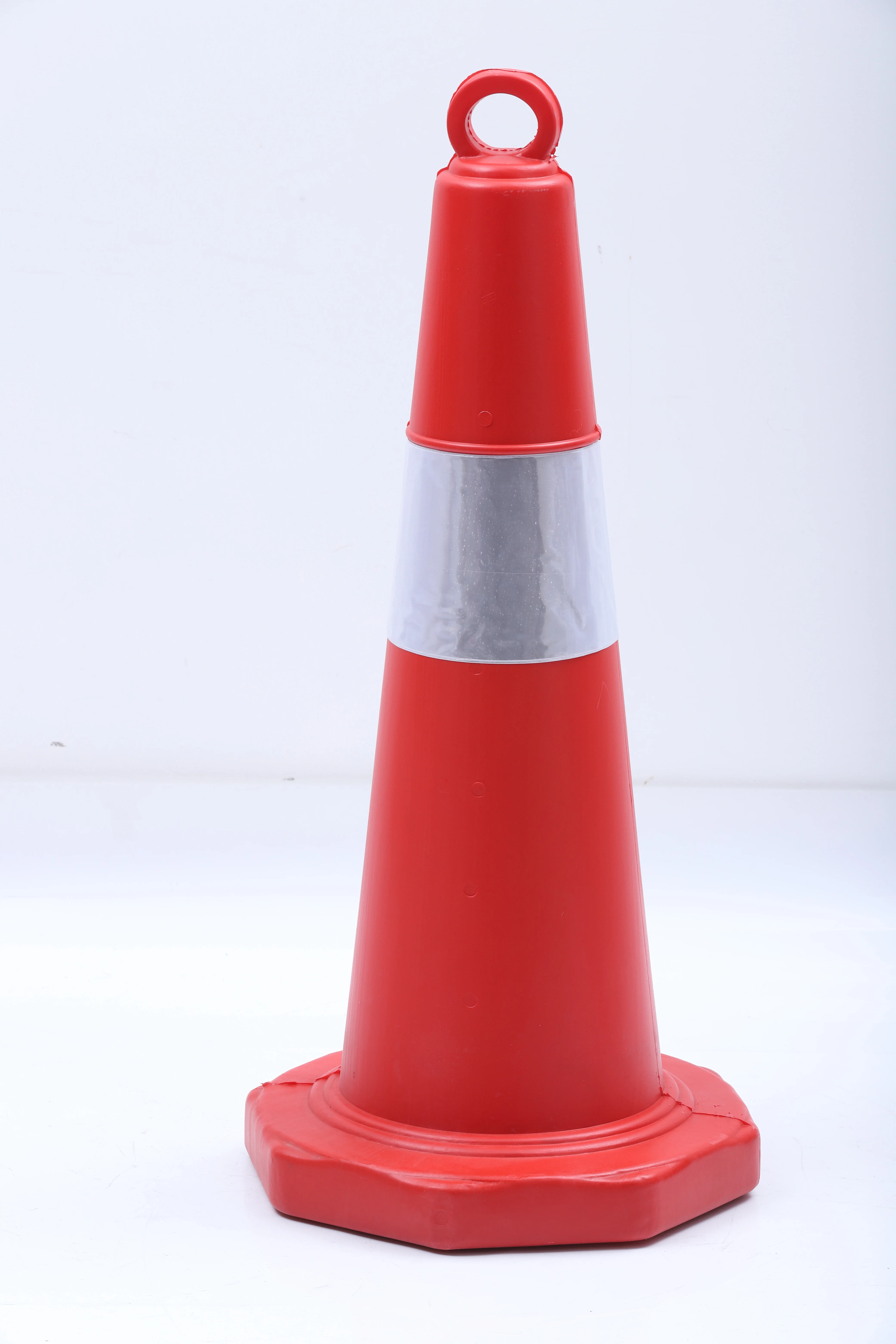 Traffic cone Can be filled with sand to add weight  with Lifting Ring  75cm PE Traffic Cone