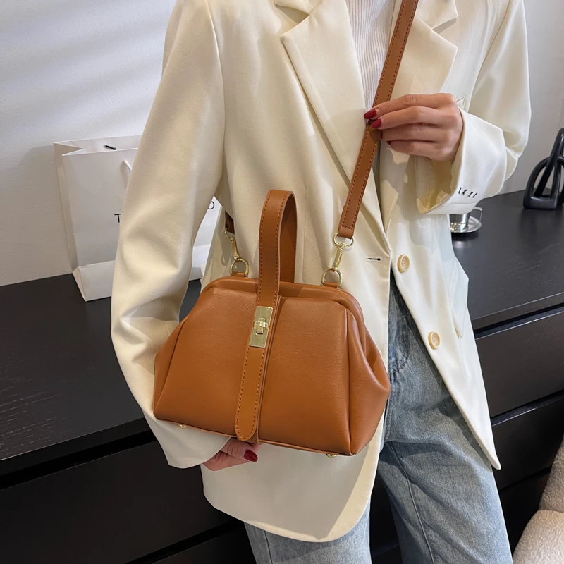 Korean Style Small Handbags 2022 Young Lady Fashion Design Bags Ladies Hot Sell Popular Purses For Woman