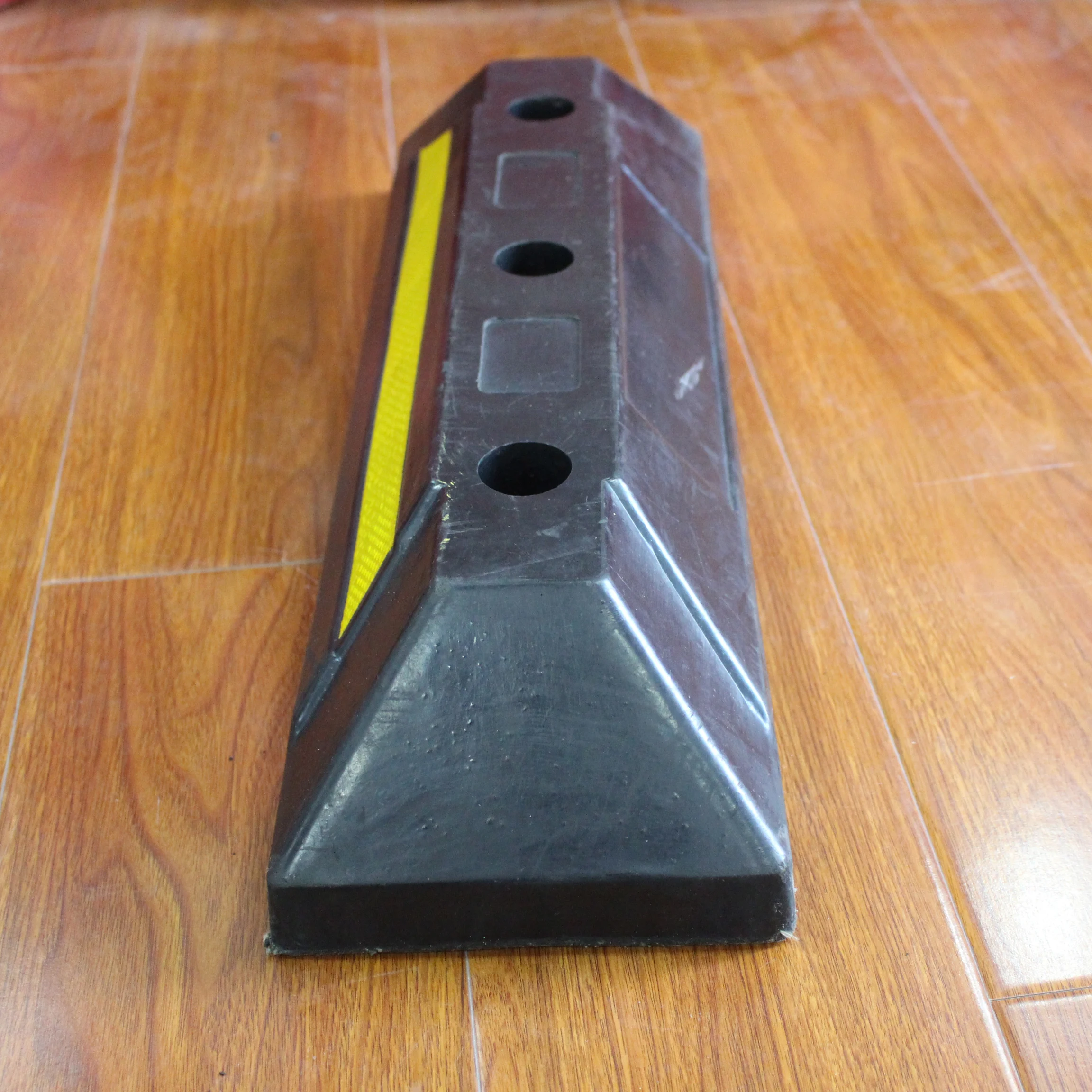 Малайзия Горячая продажа Длина 560 мм парковочное колесо стоп резиновый автомобильный парковочный стопор