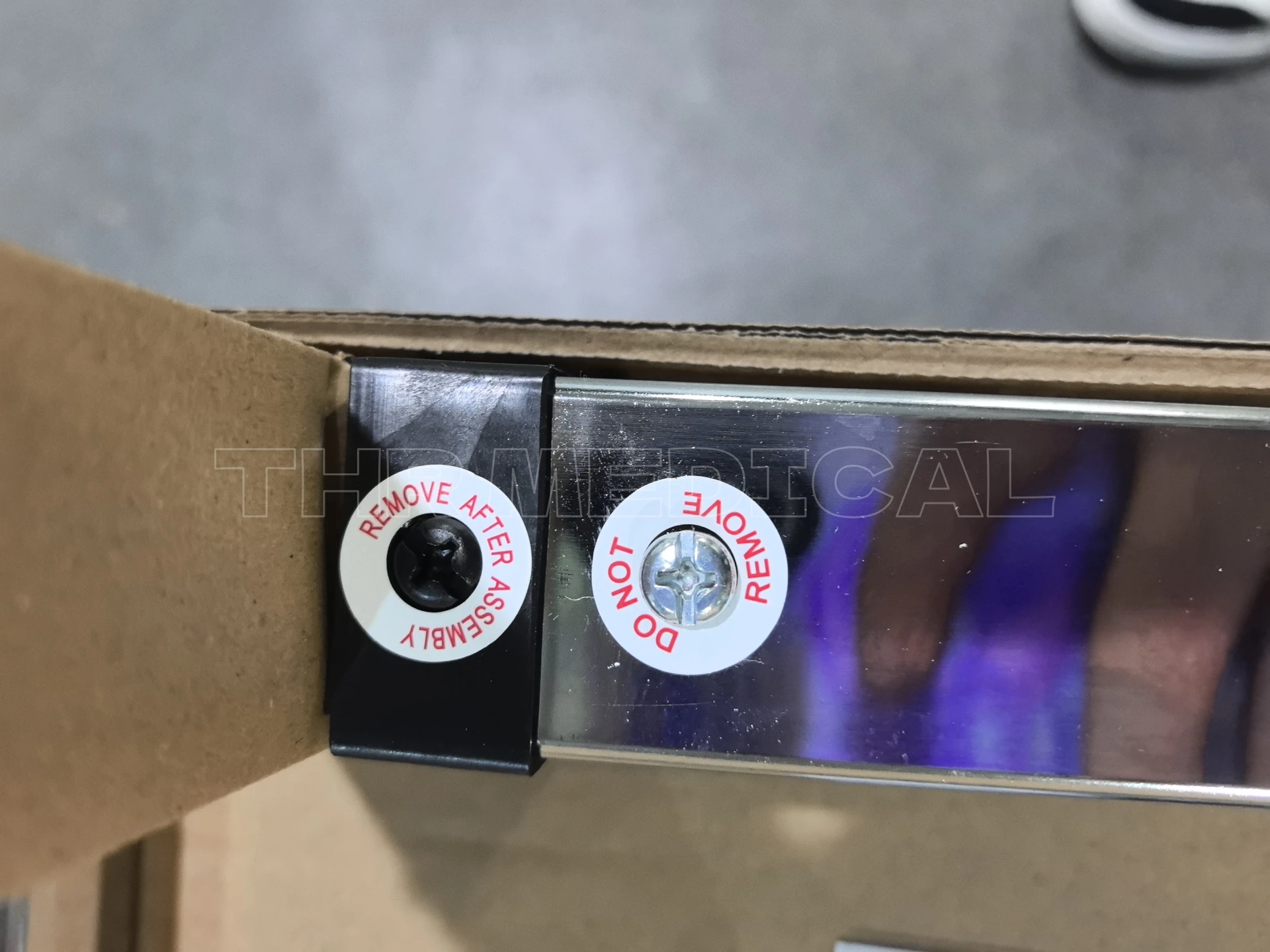 THR-YU610 Hospital Furniture Cheap Adjustable Overbed Table Medical Laptop Table Price