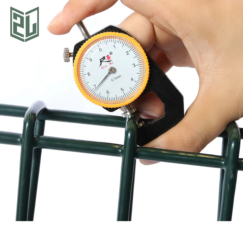 Hot Dipped Galvanized Fencing Netting 10 Gauge Steel Welded Wire Mesh For Animal Pet Cages