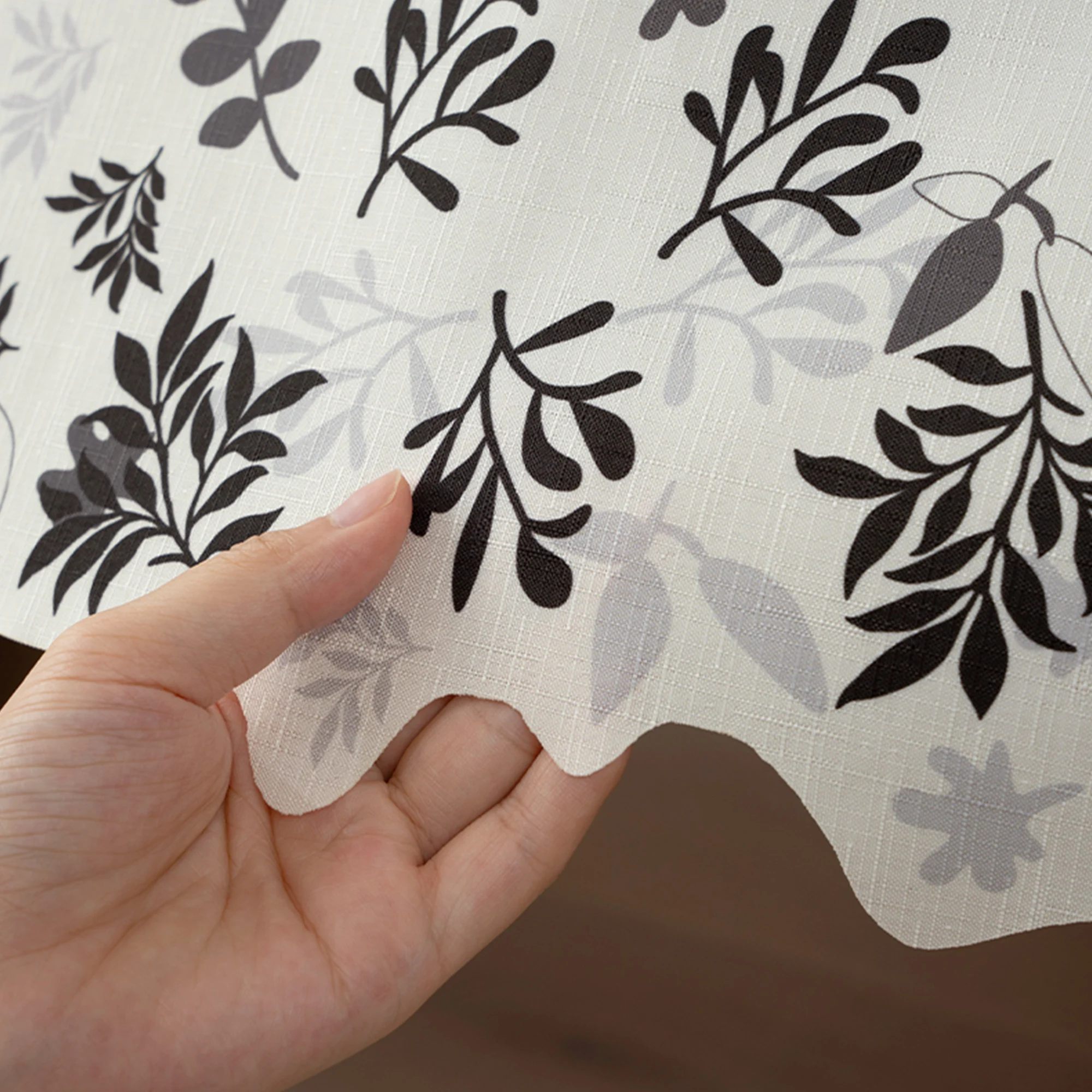 Riches Base OEM Bamboo 100% Polyester Table Cover Leaves Printed Waterproof Table Cloth For Home Decoration Table Decor